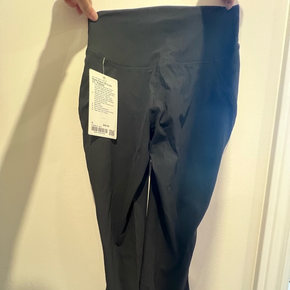 - Lululemon leggings - Picture 2 of 3